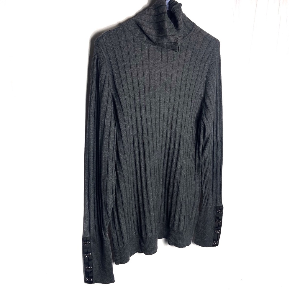 Simply Vera charcoal turtleneck ribbed sweater.